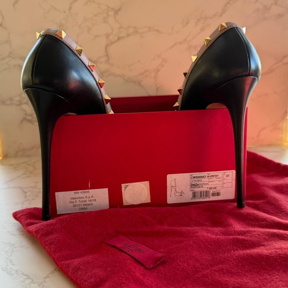 VALENTINO Rockstud Accents Patent Leather Pumps US7.5 IT37 - Picture 4 of 5